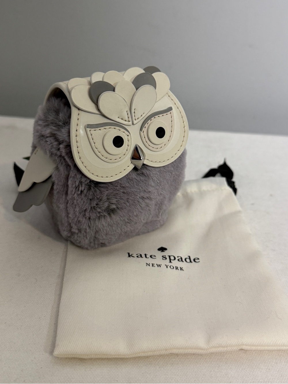 Kate Spade 3D Hoot Owl Coin Purse Keychain Faux Fur Gray White with Dust Bag NWT